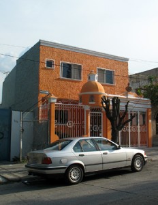 casa naranja
