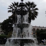 Me gusta el hombrecillo al encima de la fuente